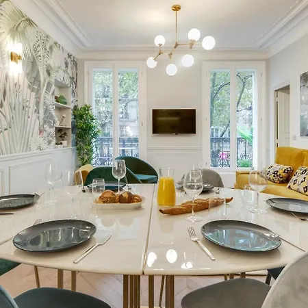 Stylish 2bd House In Central By Guestready