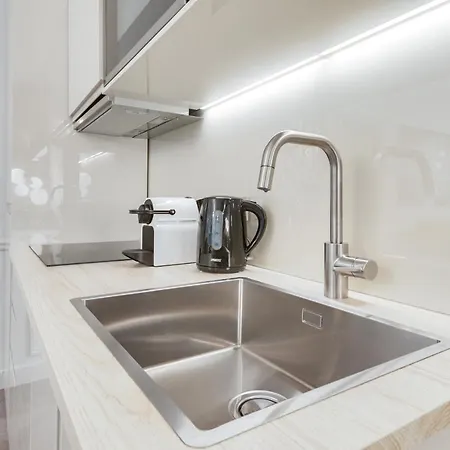 Stylish 2bd House In Central By Guestready